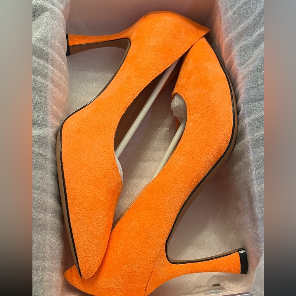 Modencoco orange suede high heel pum.      size 9